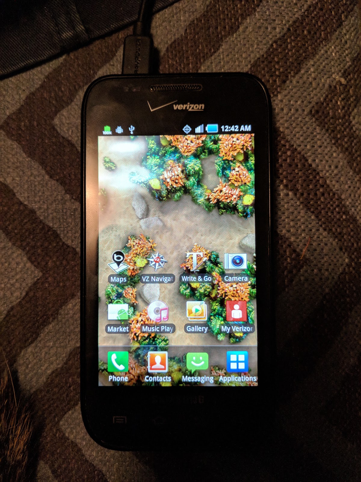 Samsung Fascinate unboxed